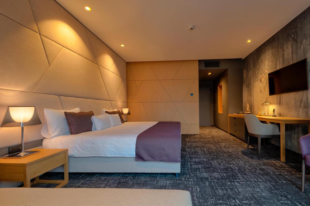 Donautica Hotel & Restaurant Fadd-Dombori ภายนอก รูปภาพ
