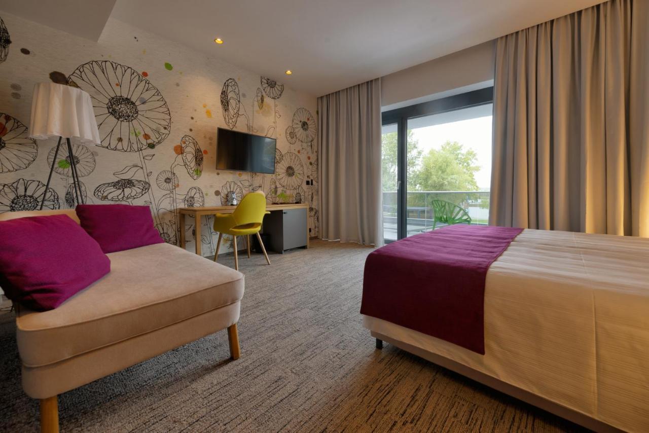 Donautica Hotel & Restaurant Fadd-Dombori ภายนอก รูปภาพ